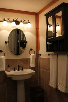 Black Bear Suite Bathroom